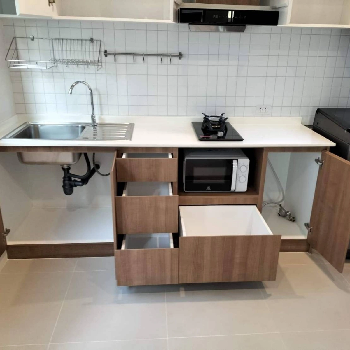 ตัวอย่างงานใต้ซิงก์ในครัวบิ้วอิน เผื่อช่องเซอร์วิสคุมความชื้น